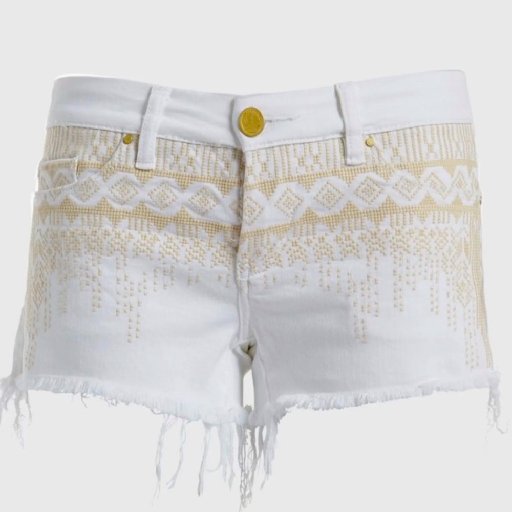 Blank NYC “The Little Queenie" white embroidered cutoff denims. Size 0 or 24”